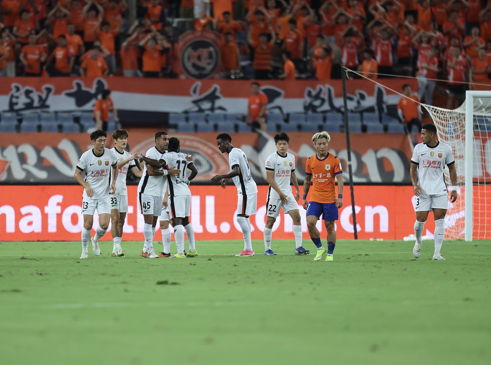 沪媒：三中卫成海港应对硬仗的成熟武器，梅伦多展现战术价值